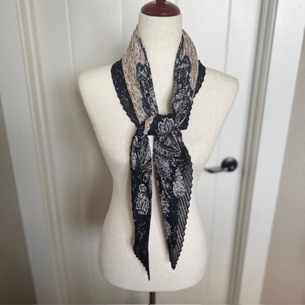 J.Jill Boho Chic Pleated Scarf Black Tan Paisley Baroque Print Oblong Neck Wrap